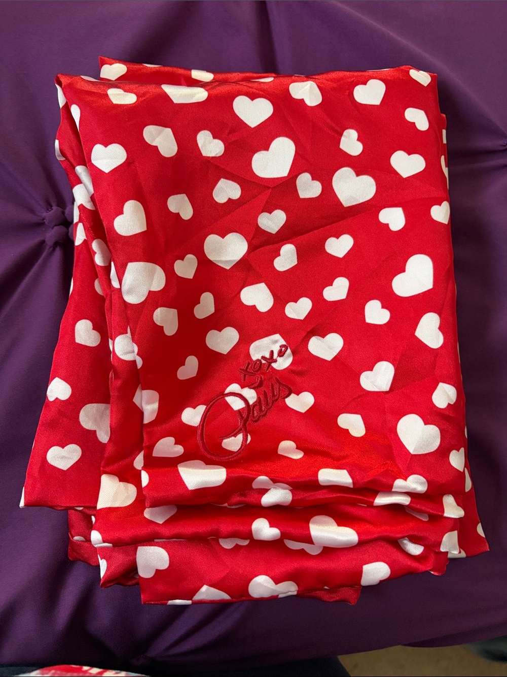 Paris Hilton Red and White Heart Print Queen Pillowcase Cover -2